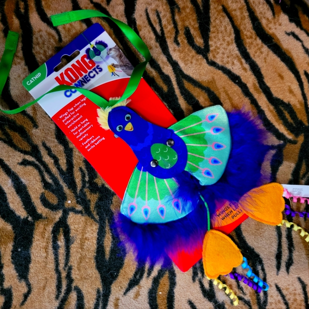 KONG Cat Vibrant Peacock Bird Toy Wings Flap New Ea.
